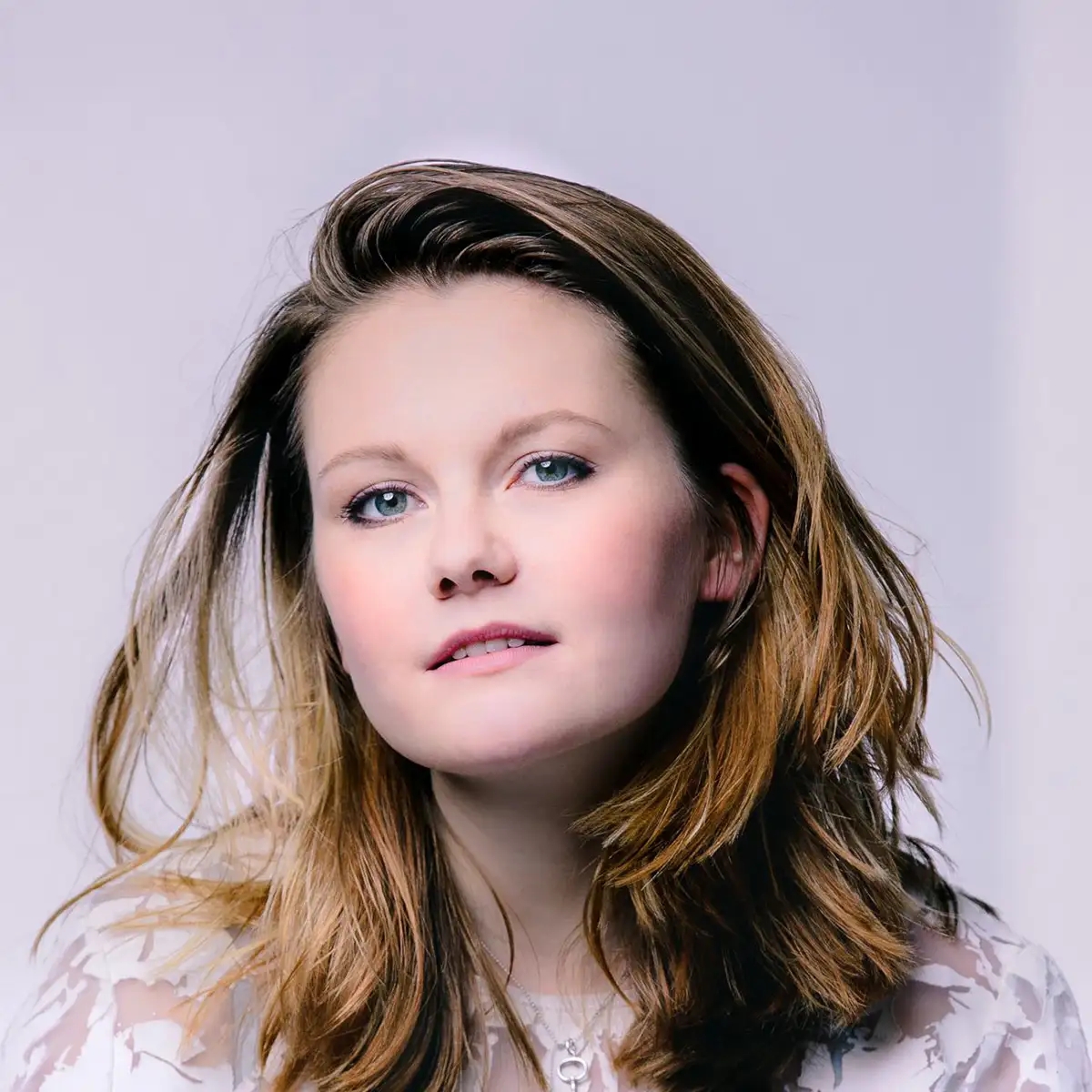 اَلینا فروند